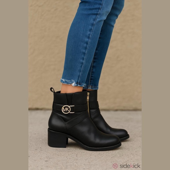 Michael Kors Women's Black Leather Boots with Gold Buckle size 6M - Picture 1 of 5
